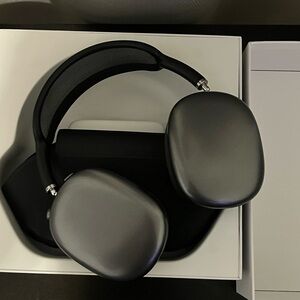 Apple Black Wireless Headphones